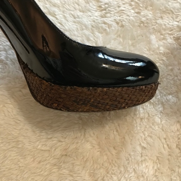 Stuart Weitzman Black Patent Leather Pump Basket 8 - Picture 5 of 7